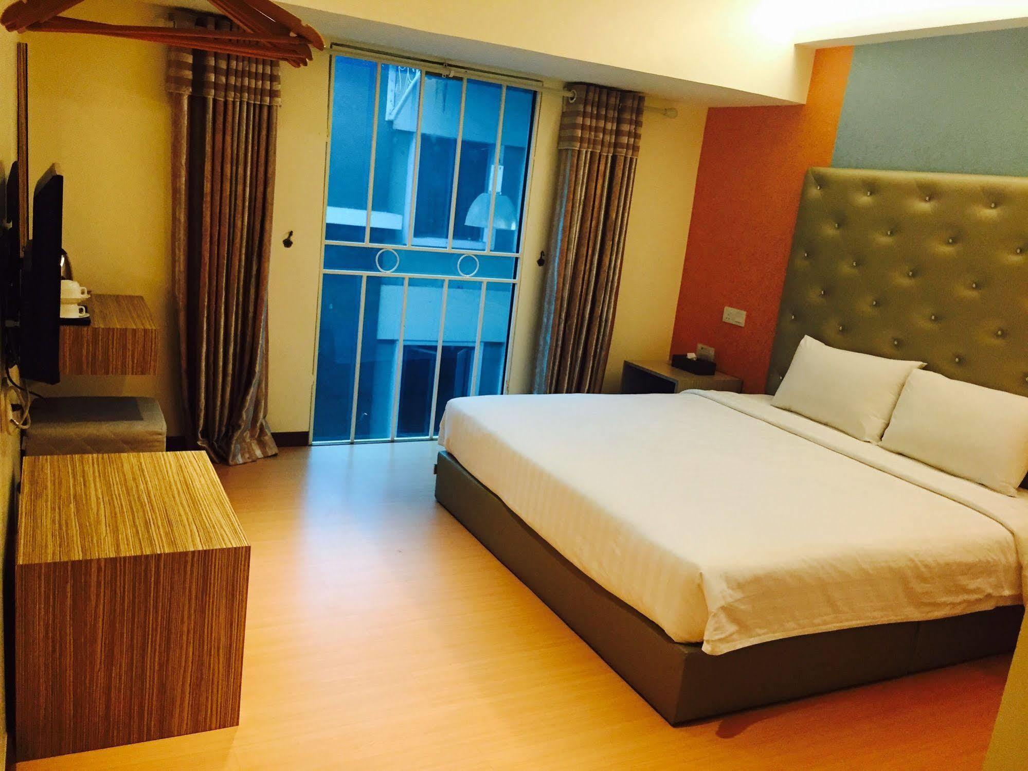 Ease Hotel Kota Kinabalu Exterior photo