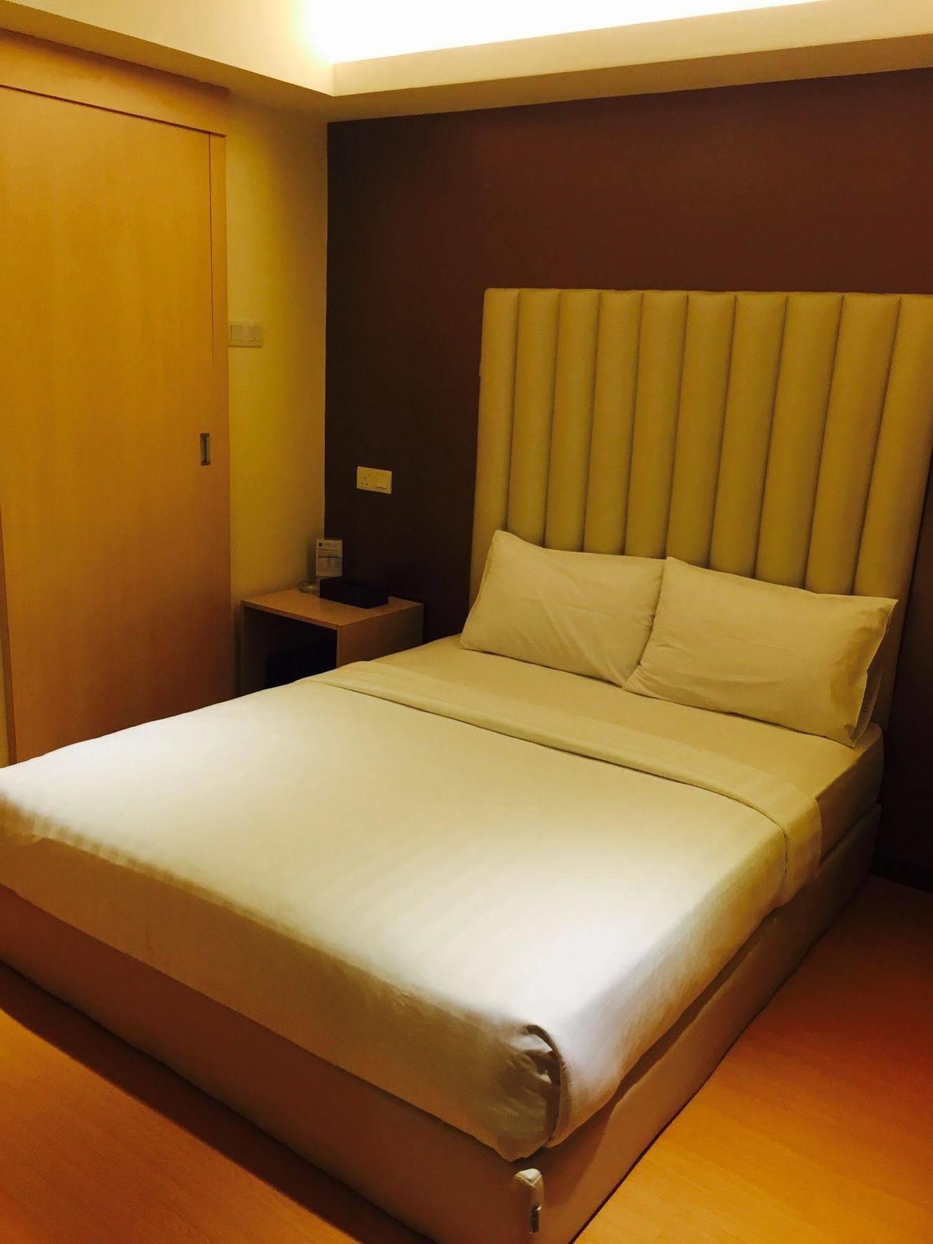Ease Hotel Kota Kinabalu Exterior photo