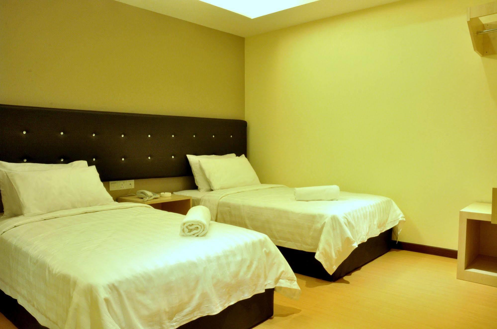 Ease Hotel Kota Kinabalu Exterior photo