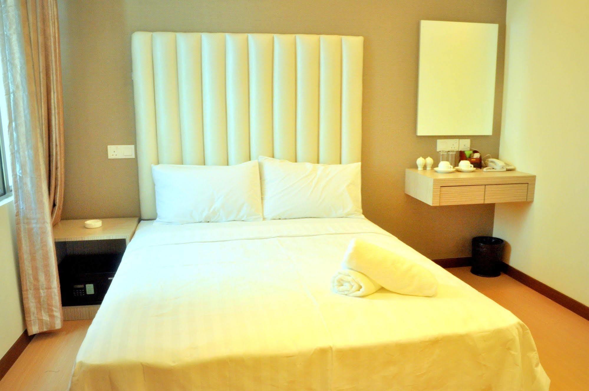 Ease Hotel Kota Kinabalu Exterior photo
