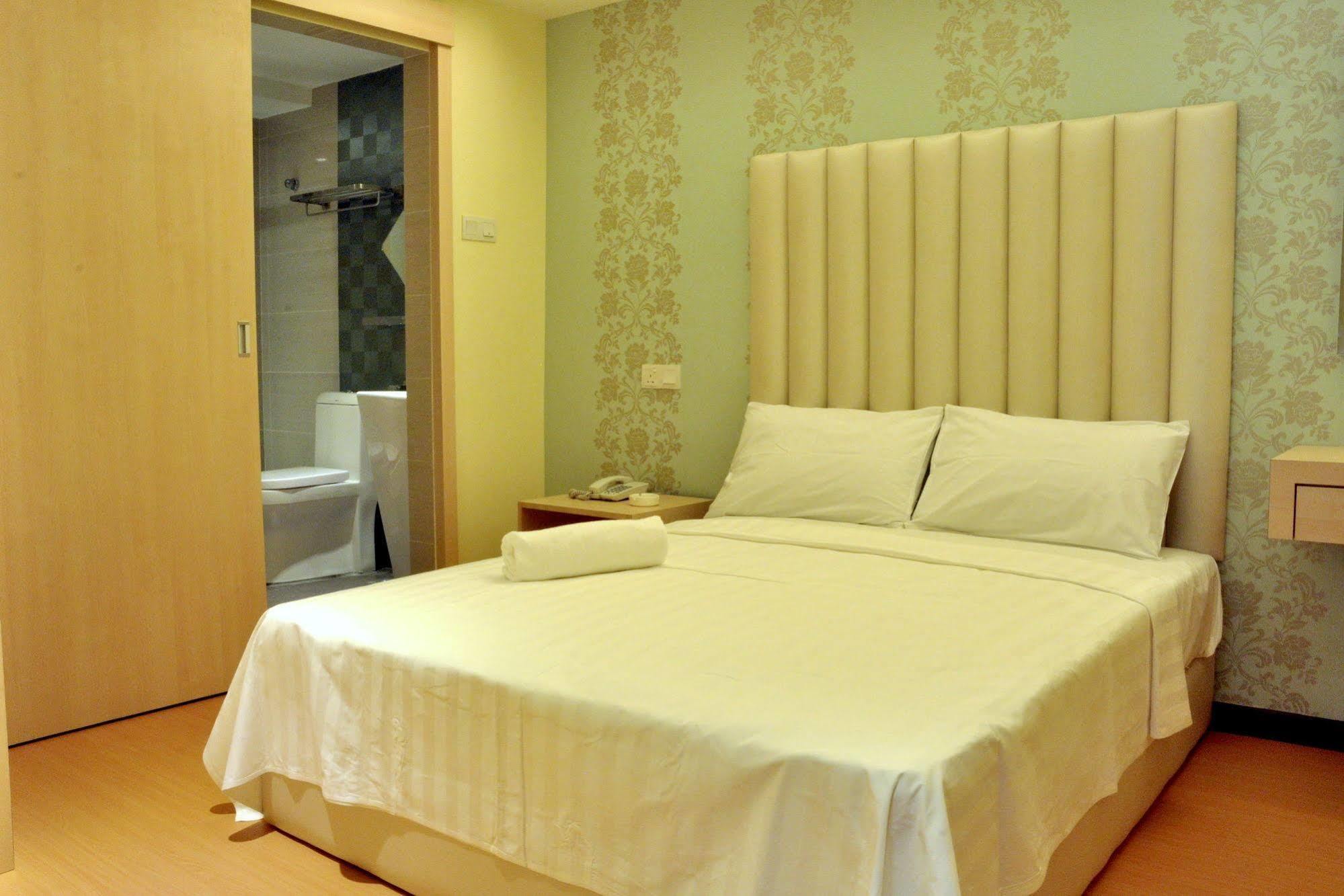 Ease Hotel Kota Kinabalu Exterior photo